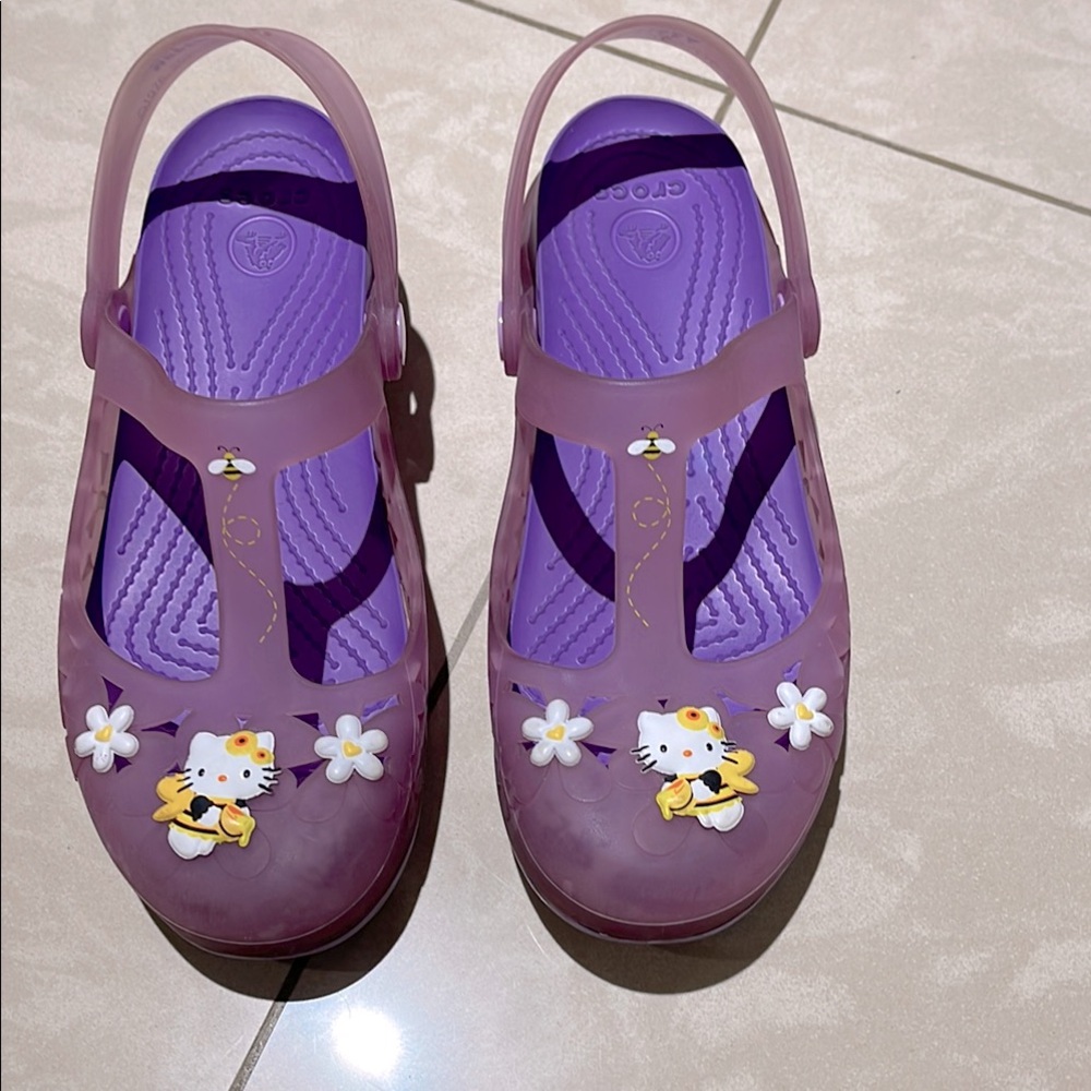 CROCS Hello Kitty-Purple Sandals with Strap size W6 very good used condition